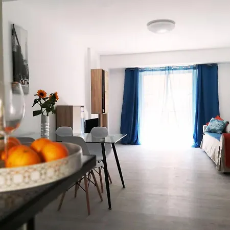 3 Bedroom 150 M From The Apartment *