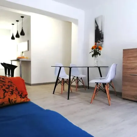3 Bedroom 150 M From The Apartment *