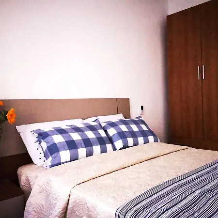 Apartment 3 Bedroom 150 M From The *